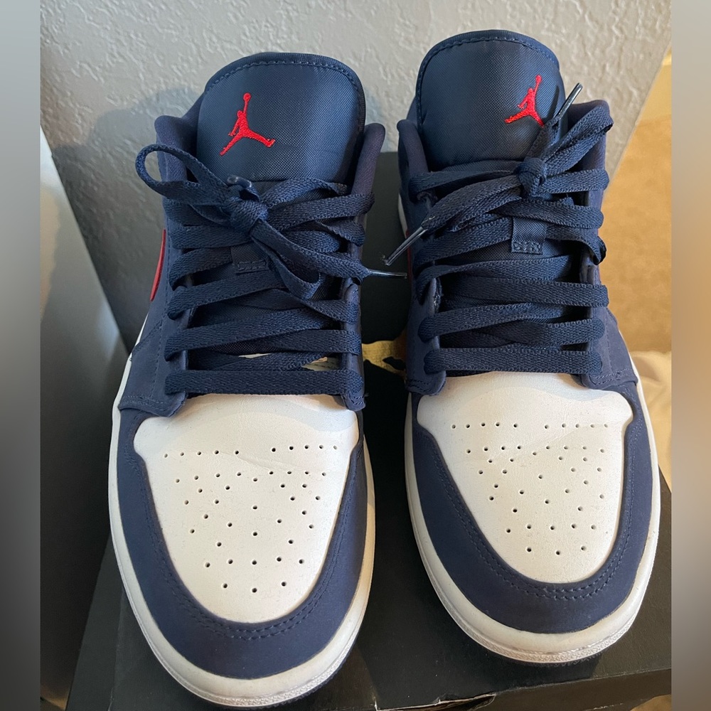 USA Jordan 1 low se men’s sz 9